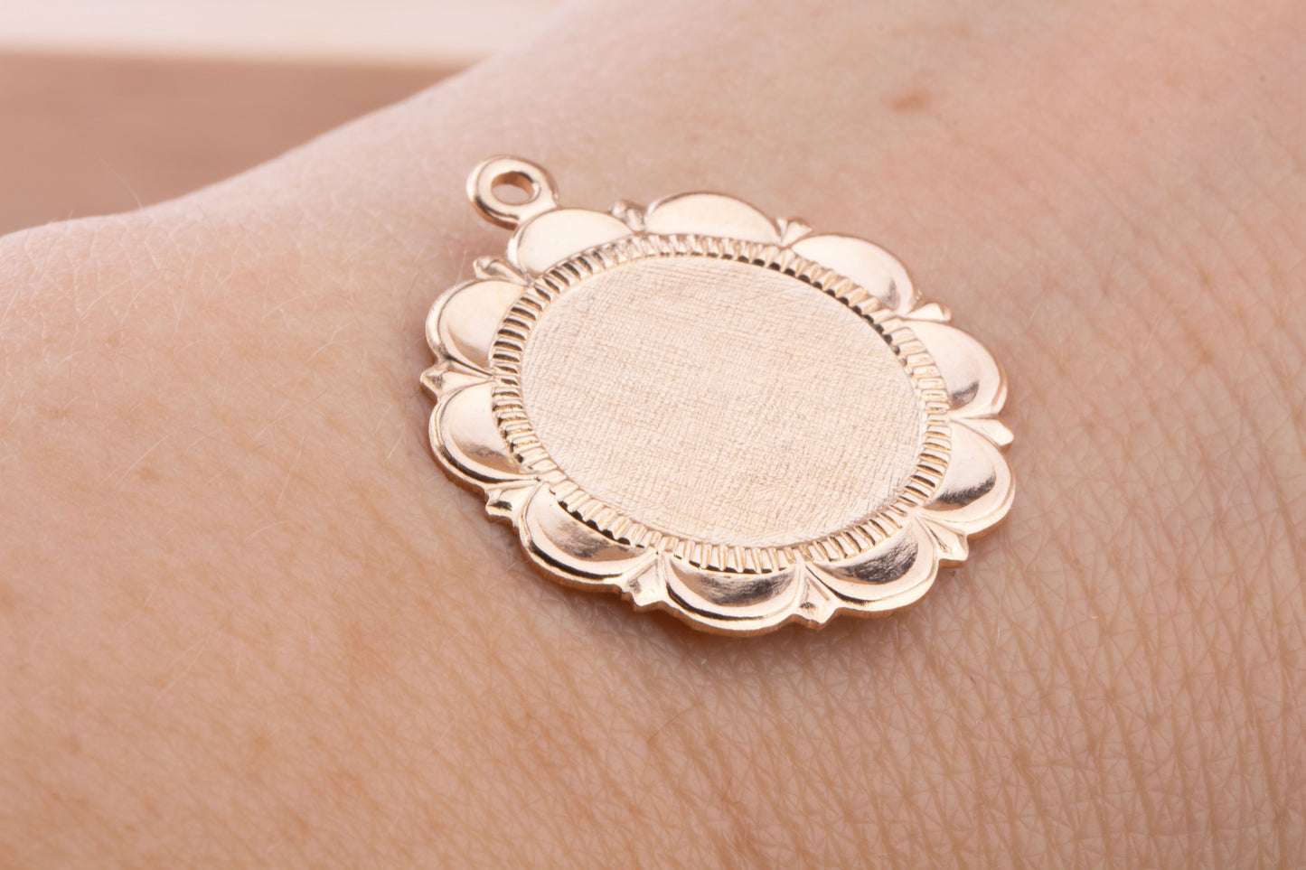 Scalloped Medallion Pendant Charm for Monogram, Scalloped Edge, Decorative Edge, Round Coin Pendant, For Engraving/Laser Monogram Letters