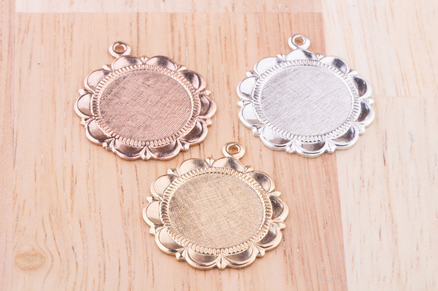 Scalloped Medallion Pendant Charm for Monogram, Scalloped Edge, Decorative Edge, Round Coin Pendant, For Engraving/Laser Monogram Letters