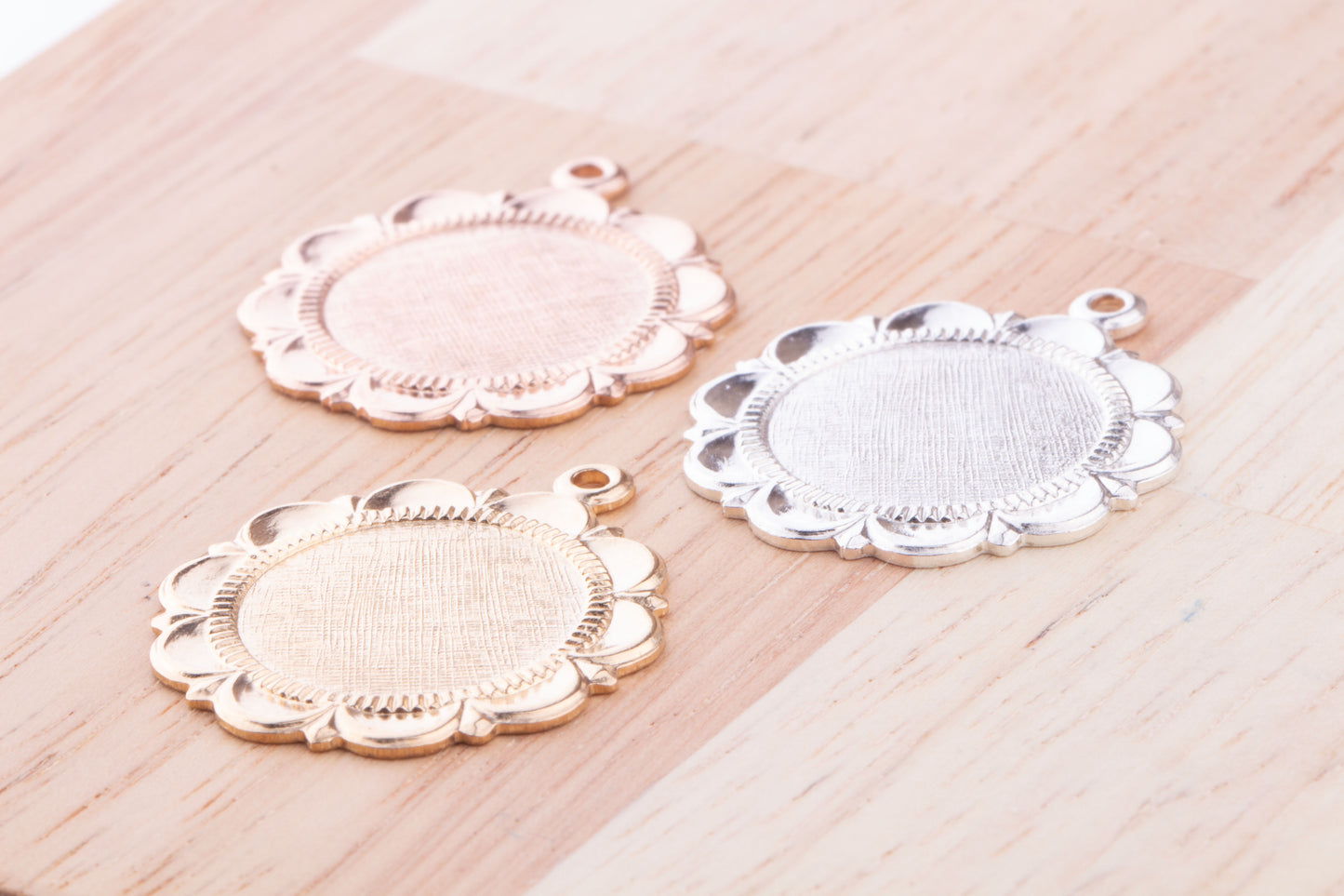 Scalloped Medallion Pendant Charm for Monogram, Scalloped Edge, Decorative Edge, Round Coin Pendant, For Engraving/Laser Monogram Letters