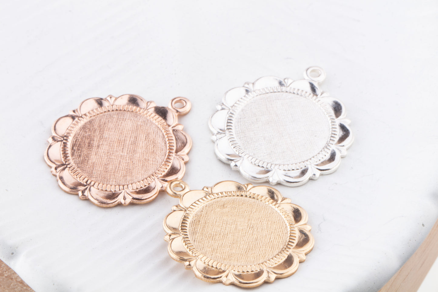 Scalloped Medallion Pendant Charm for Monogram, Scalloped Edge, Decorative Edge, Round Coin Pendant, For Engraving/Laser Monogram Letters