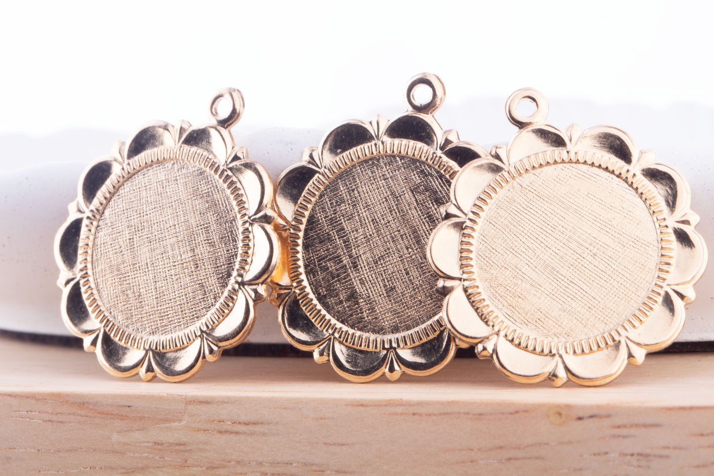 Scalloped Medallion Pendant Charm for Monogram, Scalloped Edge, Decorative Edge, Round Coin Pendant, For Engraving/Laser Monogram Letters