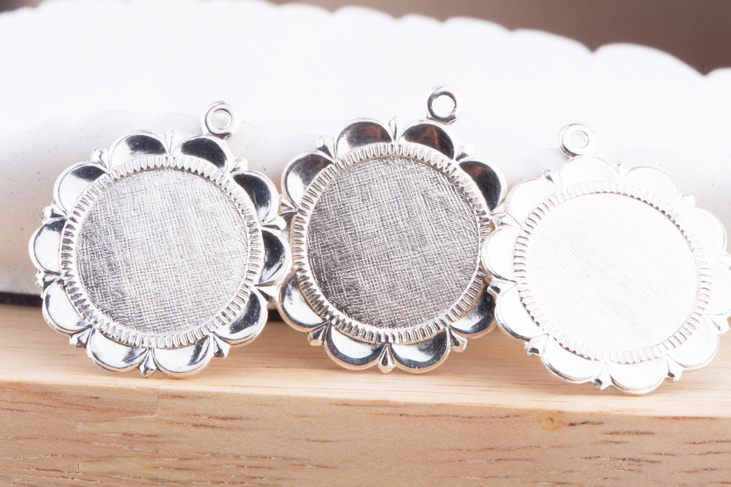Scalloped Medallion Pendant Charm for Monogram, Scalloped Edge, Decorative Edge, Round Coin Pendant, For Engraving/Laser Monogram Letters
